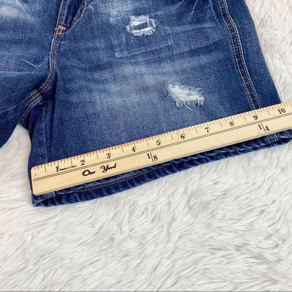 Gap women’s size 2 low rise distressed jean shorts - Picture 3 of 9